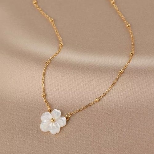 White Daisy Necklace